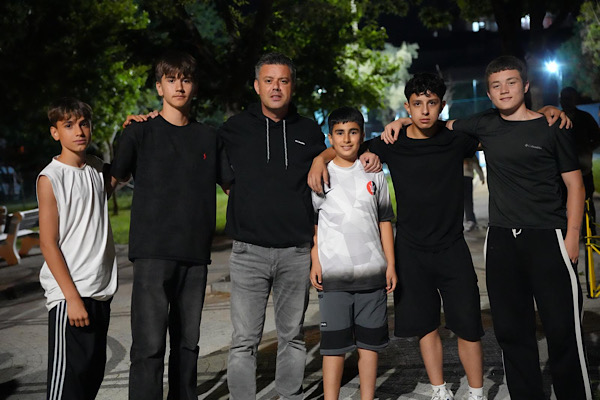 Başkan Sarıkurt, park ziyaretlerinde vatandaşlarla buluştu<