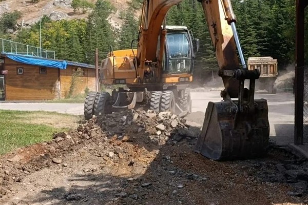 Tunceli’de Mameki Parkı çevresinde asfalt öncesi yol düzenleme çalışması başladı<