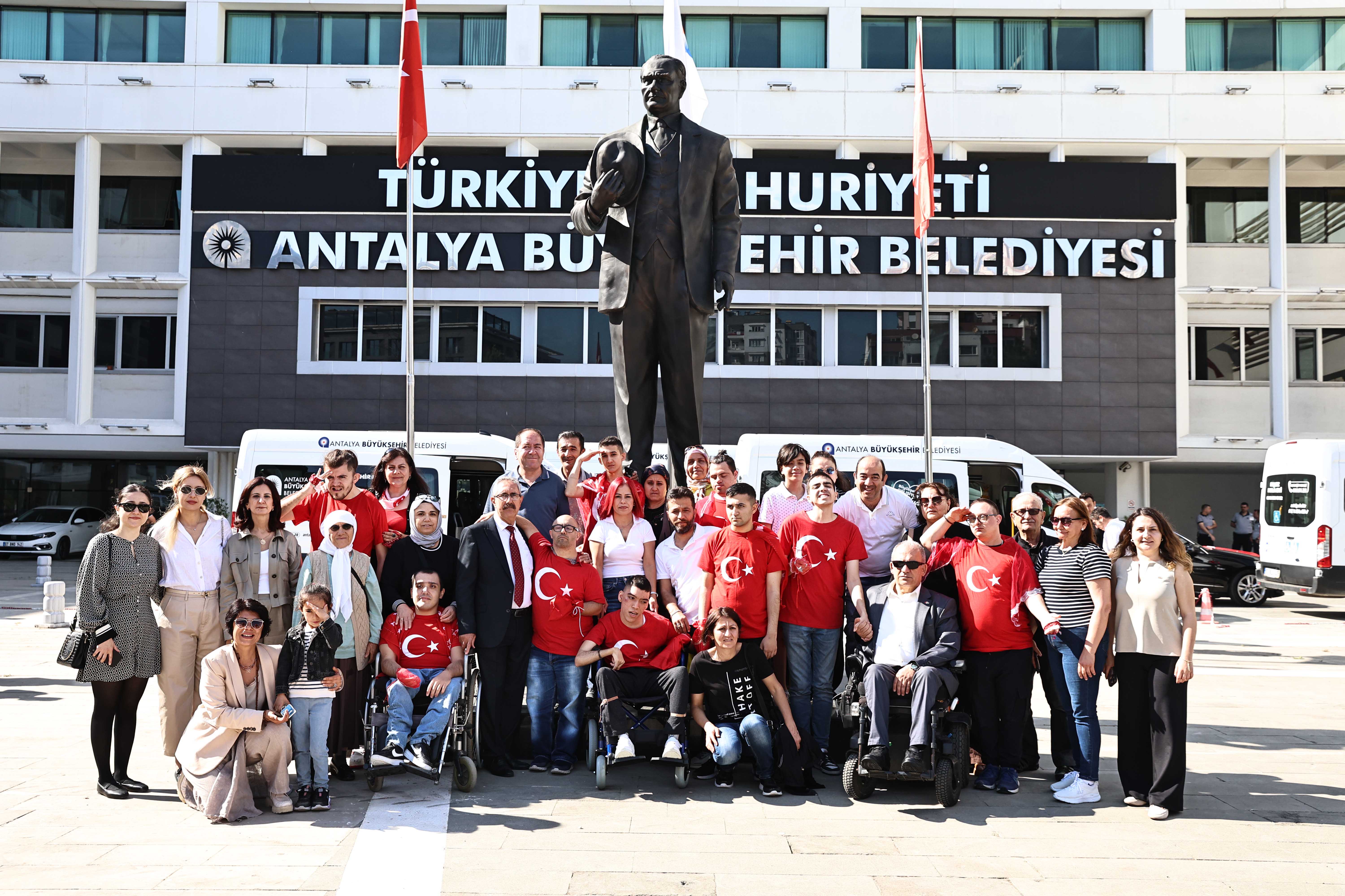 Temsili askerlik yapacak engelli bireylere uğurlama töreni<