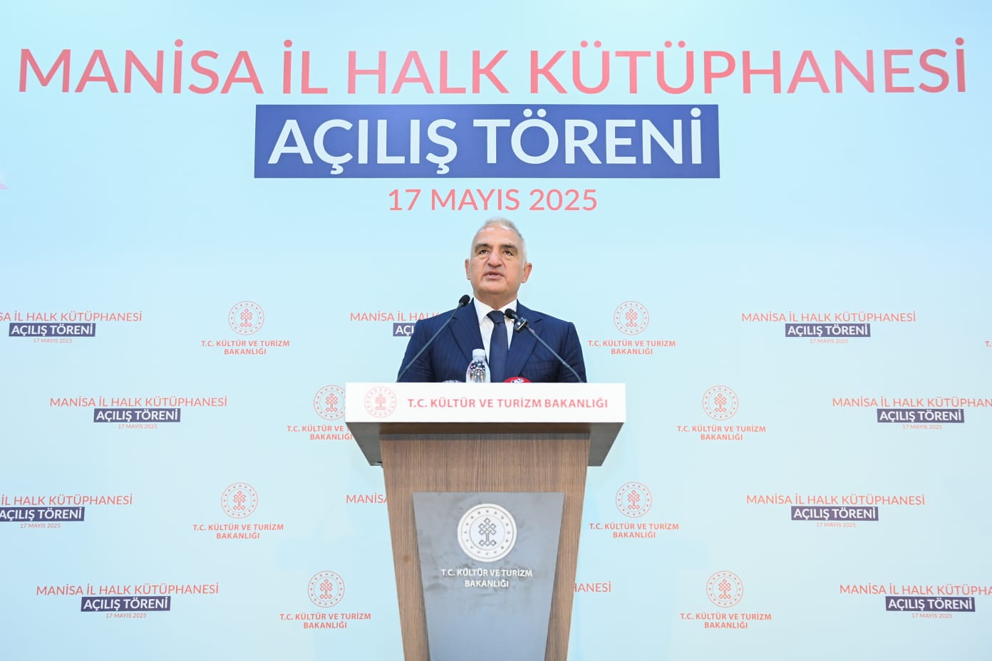 Bakan Ersoy, Manisa İl Halk Kütüphanesi'nin açılışını yaptı
