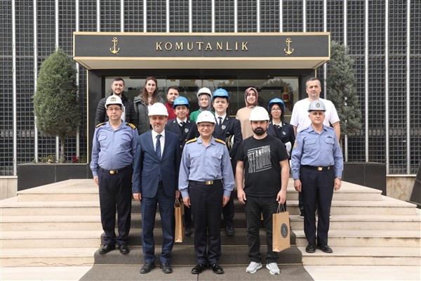 Lise öğrencileri İstanbul Tersanesi Komutanlığı’ndaki eğitimlerine başladı<