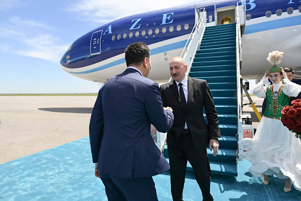 Aliyev, çalışma ziyareti için Kazakistan’a geldi<