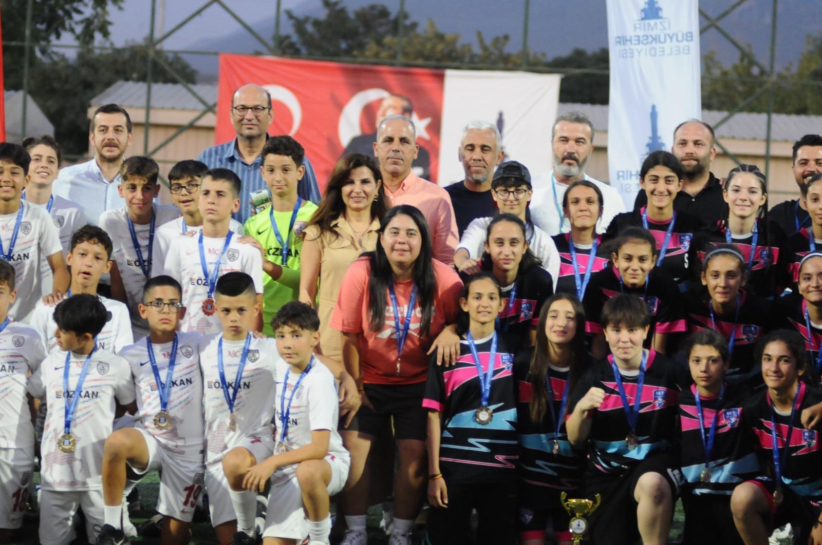 İzmir Büyükşehir Belediyesi'nin sponsor olduğu ligler tamamlandı