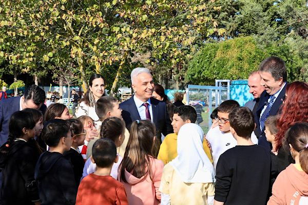 Çatalca’da geri dönüşüm malzemelerinden oyun alanı yapıldı<