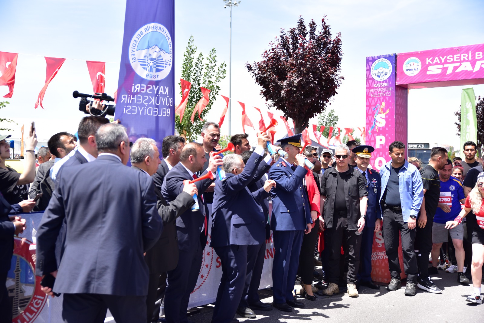 Kayseri'de 19 Mayıs koşusuna 500 kişi katıldı