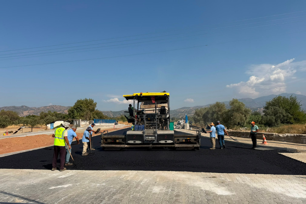 Aydın’ın 17 ilçesinde yol yapım ve yenileme çalışmaları sürüyor<