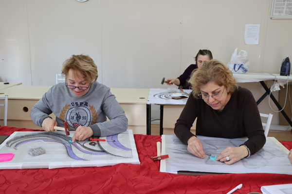 Maltepeli kadınlara yönelik filografiyi tanıtan dersler veriliyor<