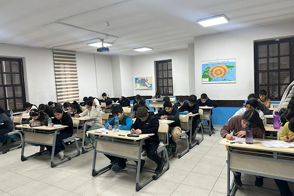 Malatya’da eğitim merkezlerindeki deneme sınavına bin 350 öğrenci katıldı<