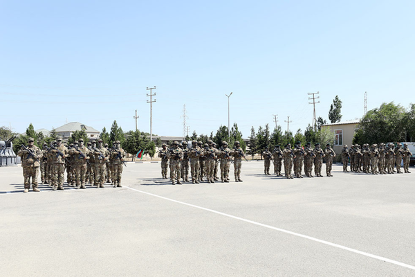 Azerbaycan Deniz Kuvvetleri'nde Patlayıcı Madde İmha Kursu mezuniyet töreni düzenlendi<