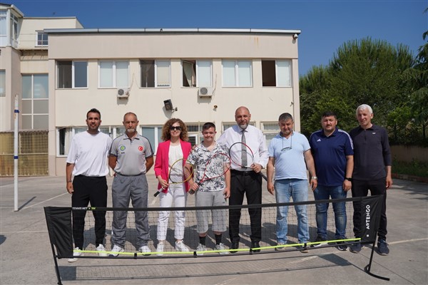 Başkan Aydın, özel eğitimli çocuklarla kortta buluştu <