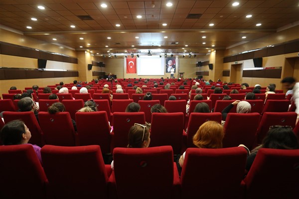 Kepez Belediyesi'nden kreş personeline eğitim<