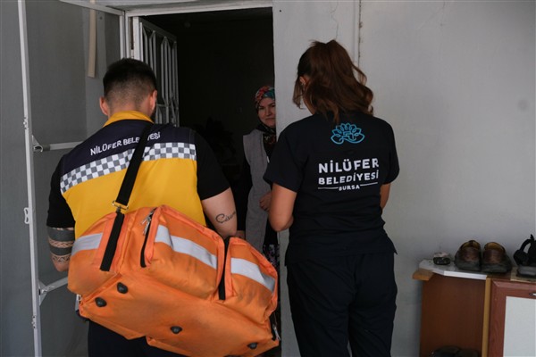 Nilüfer’de ihtiyaç sahiplerine evde sağlık hizmeti veriliyor <