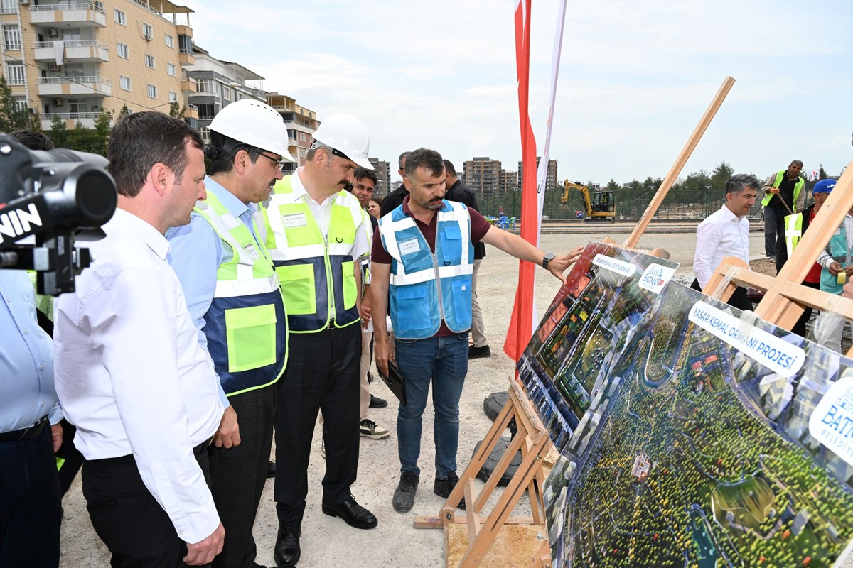 Vali Canalp, Yaşar Kemal Kent Ormanı’nda incelemelerde bulundu<