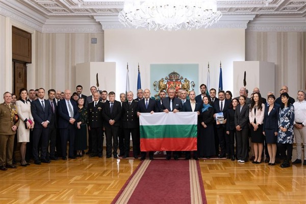 Radev, 34. Ulusal Antarktika Seferi’ne Bulgar bayrağını teslim etti<