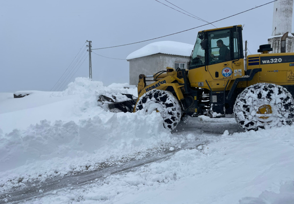 Düzeltme- Trabzon'da karla mücadele çalışmaları sürüyor