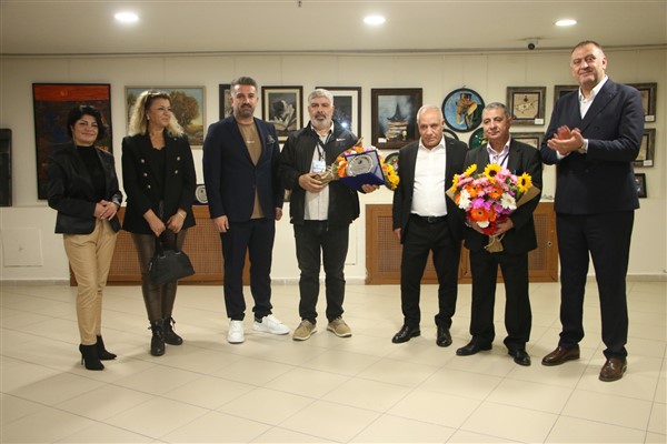 ‘İçsel Yansımalar’ resim sergisinin açılışı Kartal’da gerçekleştirildi<