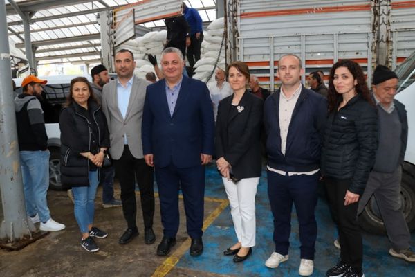 Yalova Belediyesi’nden arıcılara 200 çuval besi desteği<