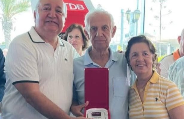 Hatay'da 60 yılını diş hekimliğine adayan İhsan Budak’a onur plaketi verildi