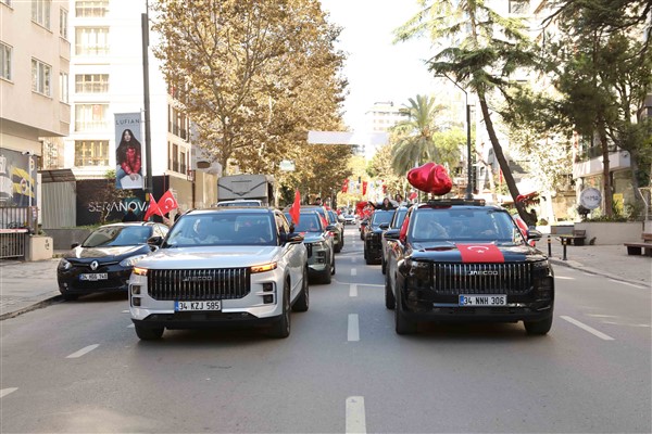 JAECOO konvoyundan Cumhuriyet’e saygı duruşu<