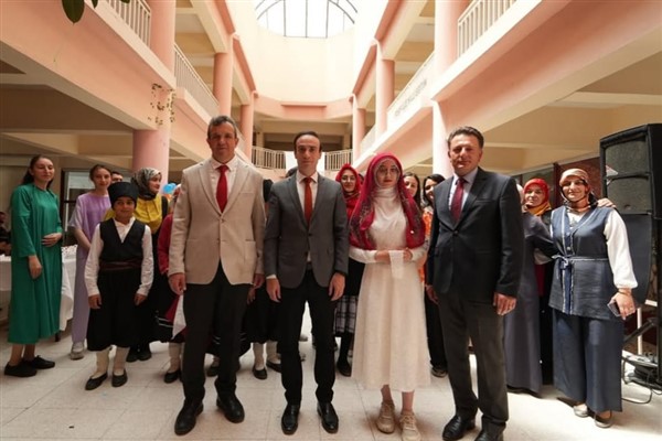 El Sanatları ve Biçki-Dikiş Kursu’nun yıl sonu sergisi düzenlendi