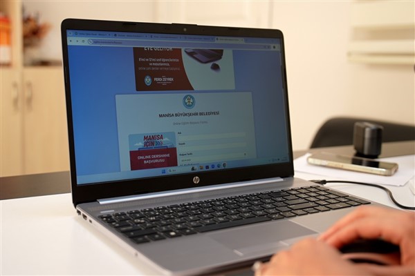 Manisa Büyükşehir Belediyesi'nden öğrencilere ücretsiz ders desteği<