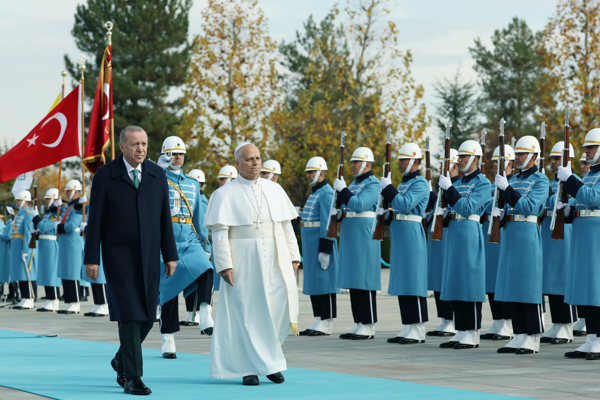 Cumhurbaşkanı Erdoğan, Papa 14. Leo’yu resmi törenle karşıladı<