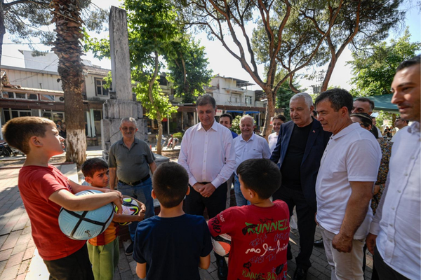 İzmir'de 53'üncü Kemalpaşa Altın Kiraz Festivali düzenlendi<