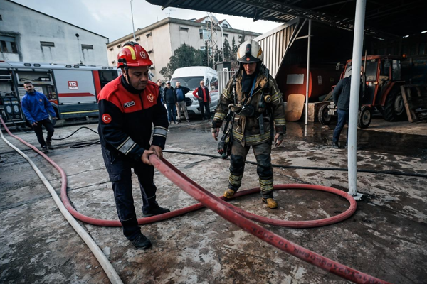 Bornova’da fabrika yangını <