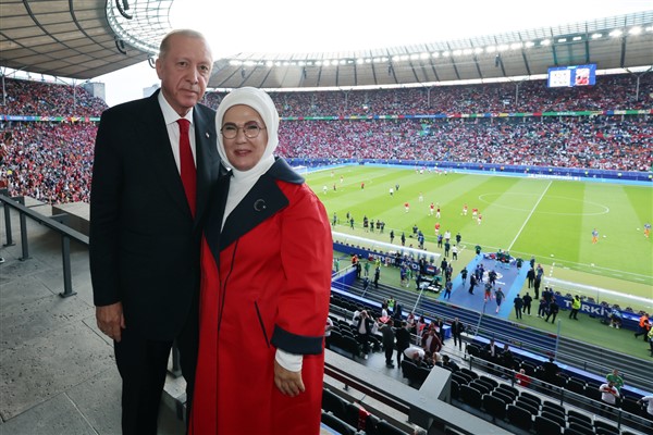 Cumhurbaşkanı Erdoğan, Türkiye-Hollanda maçını tribünden izledi