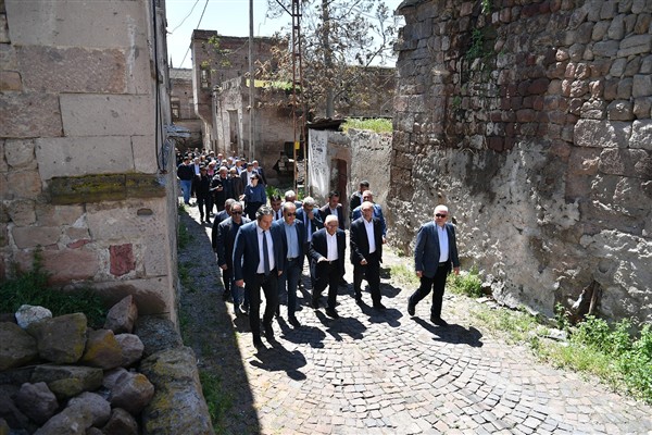 Başkan Büyükkılıç Aziz Eustathios Kilisesi’ndeki çalışmaları inceledi <