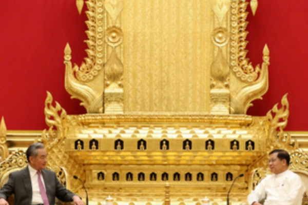 Wang Yi, Myanmar Devlet Başkanı Min Aung Hlaing ile görüştü<