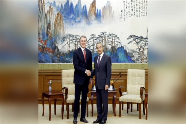 Wang Yi, ABD’nin yeni Beijing Büyükelçisi’ni kabul etti<