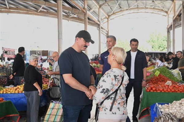 Başkan Kotan, pazar esnafını ziyaret etti<