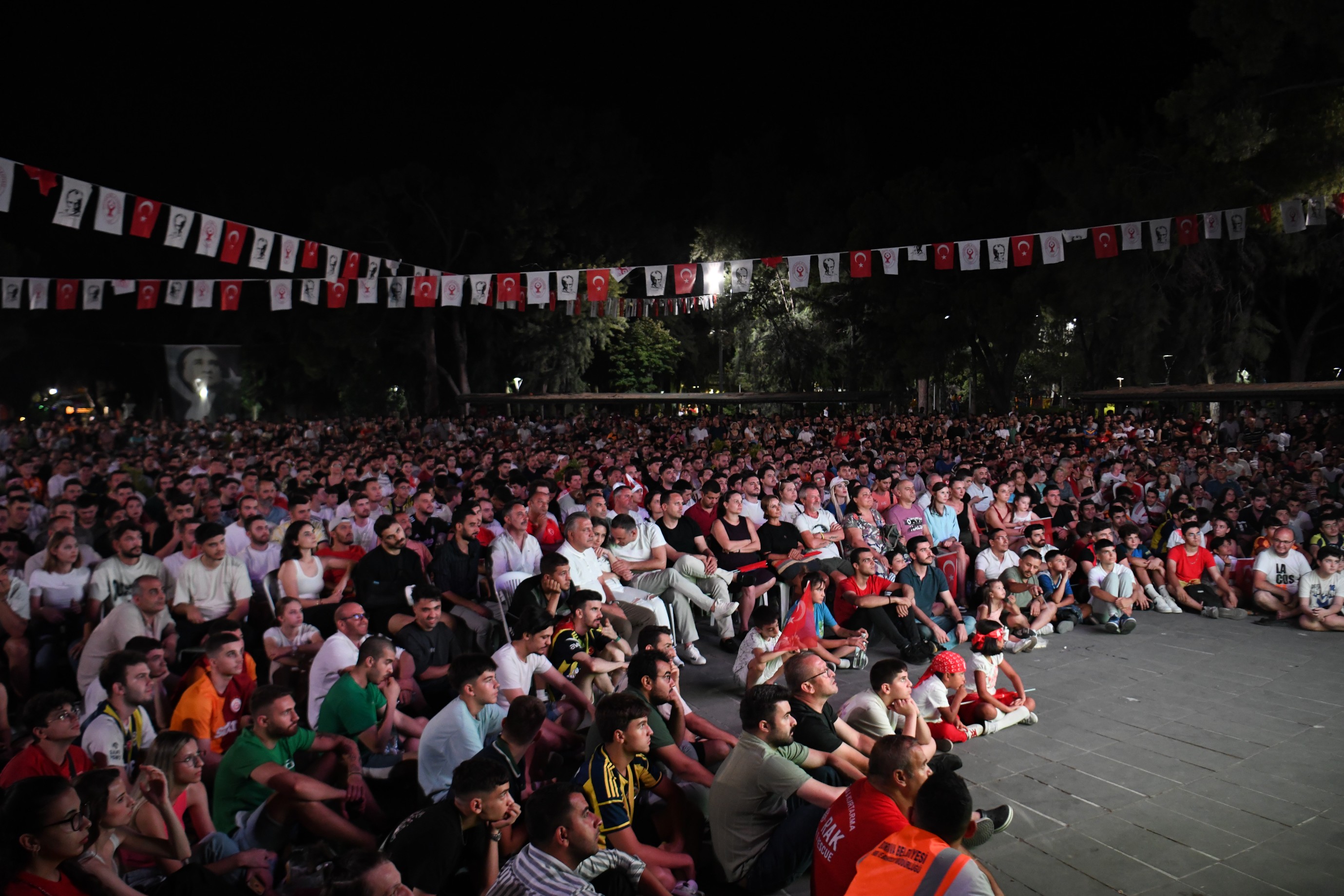 Başkan Ekşi: Bornovalıları maçı birlikte izlemeye davet ediyorum<