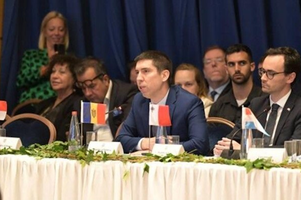 Popșoi: Sayın Büyükelçiye Diplomatik Liyakat Madalyası takdim ettim<