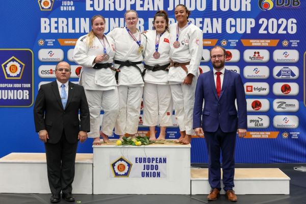 İzmir Büyükşehir Belediyesi Spor Kulübü ilk yarıda 205 madalya kazandı<