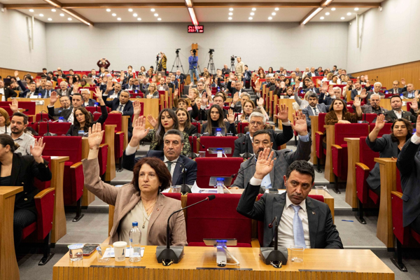 İzmir Büyükşehir Belediyesi ve ESHOT’un 2026 bütçesi kabul edildi