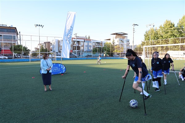 Gaziantep'te Türkiye'nin ilk Kadın Ampute Futbol Takımı tanıtıldı