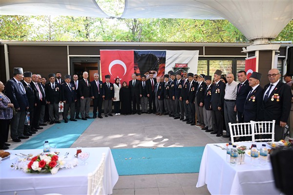 Başkan Yavaş, gazi ve şehit yakınlarıyla buluştu<