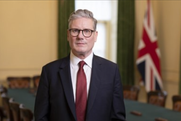 Başbakan Starmer'dan sanayi stratejisi mesajı<