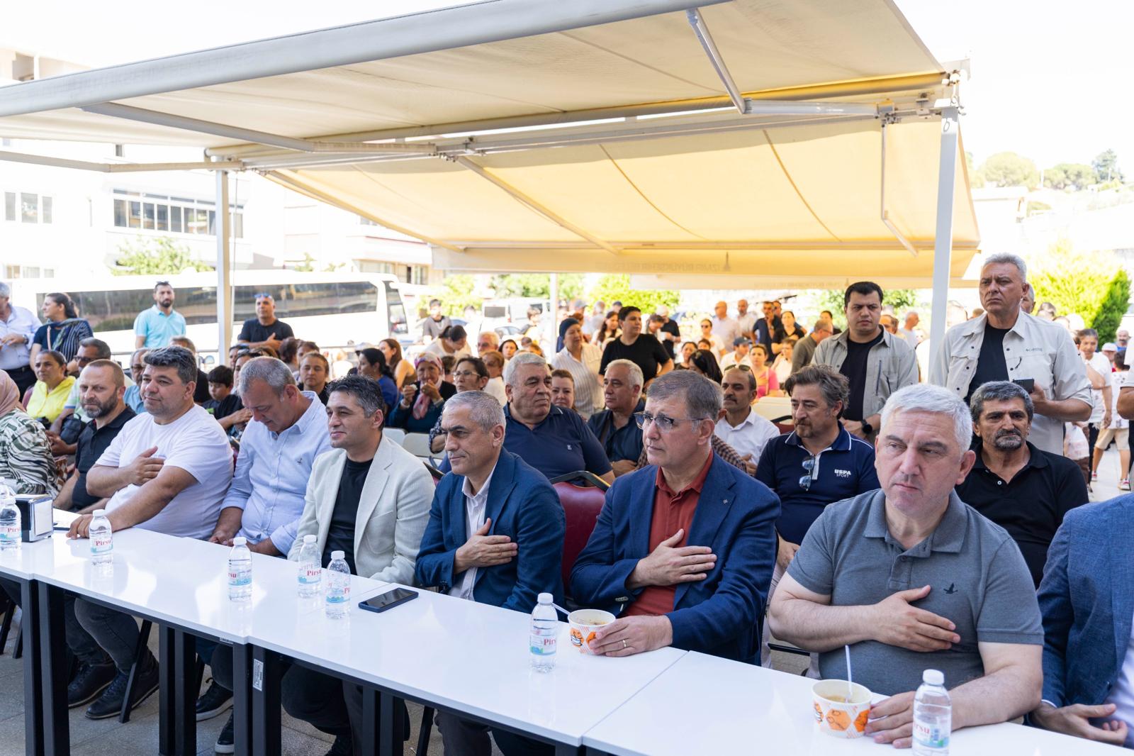 Başkan Tugay, Aliağa’da aşure lokmasına katıldı<