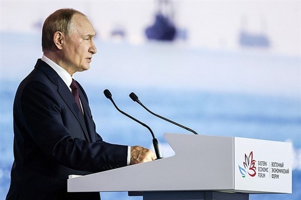 Putin, Zelenskiy ile görüşmek için Moskova'nın en iyi yer olduğunu söyledi<