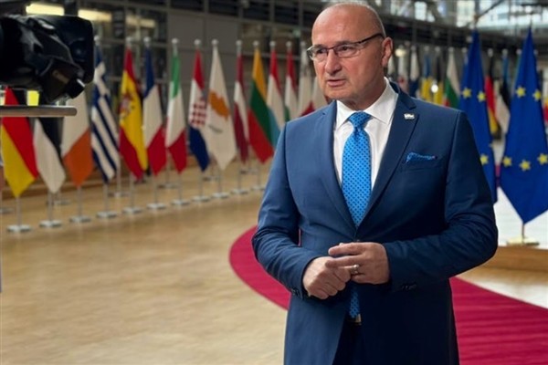 Radman, AB Komisyonu Üyesi Kos ile bir araya geldi<
