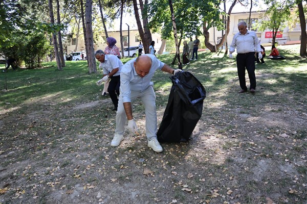 Kütahya'da çöp toplama etkinliği gerçekleştirildi
