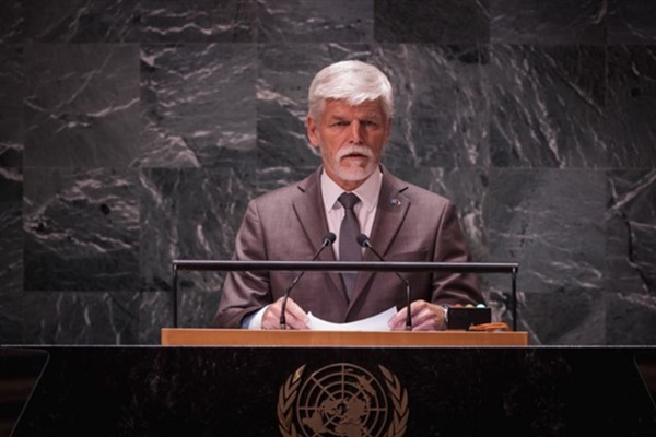 Pavel: Ukrayna’ya dayanışma sembolü olarak tarihi bayrak gönderildi<