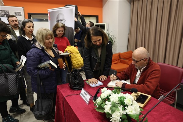Nilüfer'de Edebi Kazılar söyleşisinin ilk konuğu Hükümenoğlu oldu