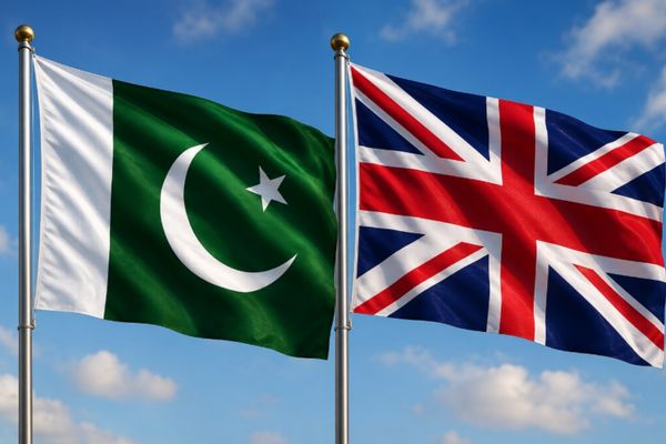 Pakistan ve İngiltere arasında ticaret ve yatırım görüşmesi<