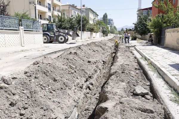 Halilağa Mahallesi’nde içme suyu hattı yenileniyor<