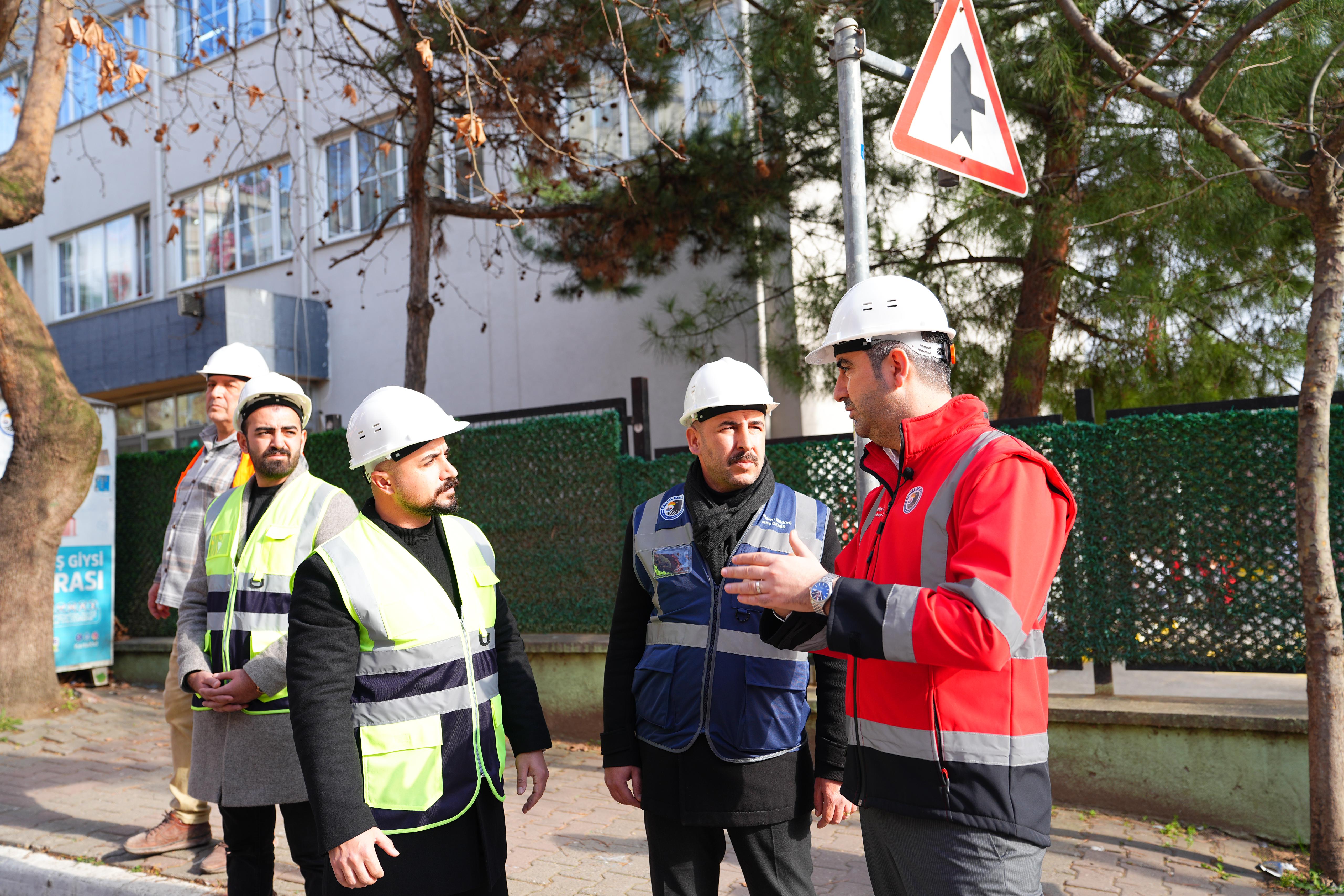 Kartal Belediyesi, ilçenin 20 mahallesinde yıkım çalışmalarını sürdürüyor<