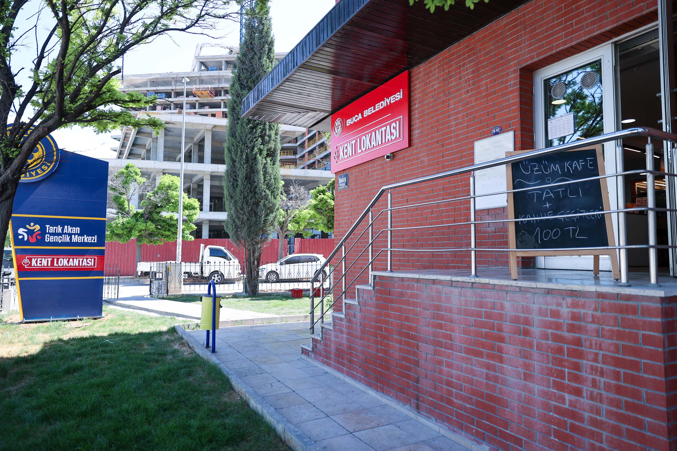 Buca Belediyesi'nden öğrencilere Üzüm Cafe'si<